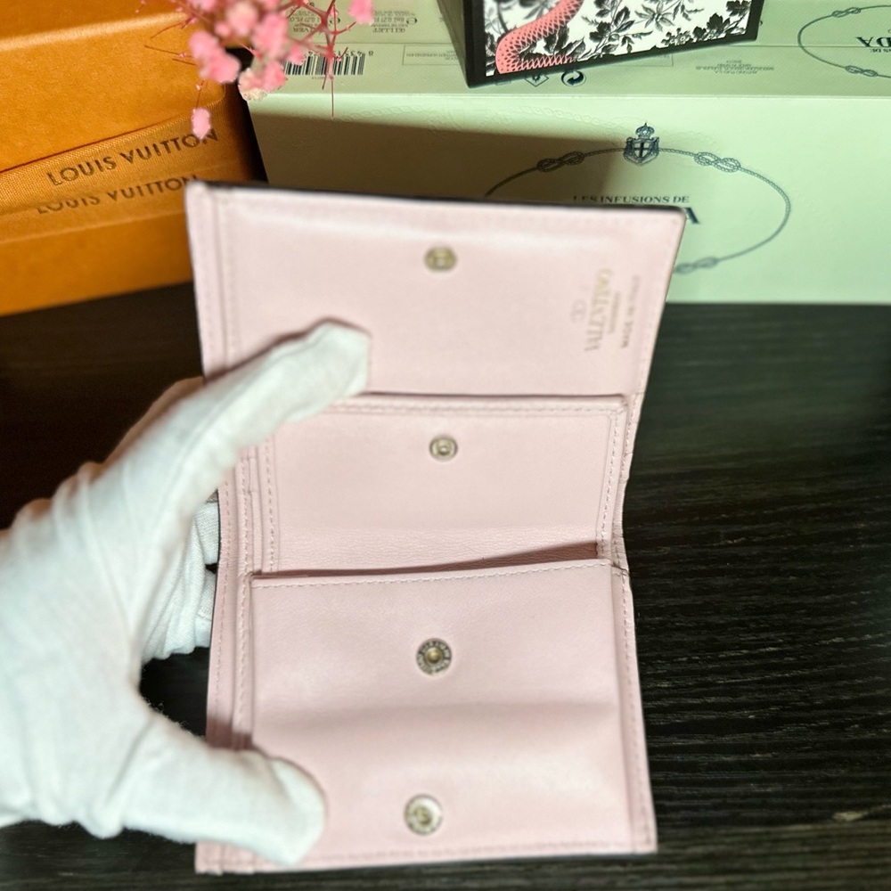 Valentino Garavani Rockstud Bifold Snap Wallet - Picture 8 of 10